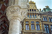 Bruxelles, Belgio - I palazzi della Grand Place. Hotel de Ville, dettaglio delle decorazioni. 